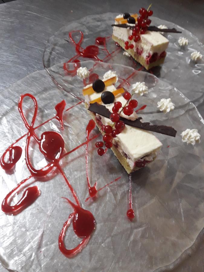 Logis Du Grand Duc Restaurant Hotel Gincla